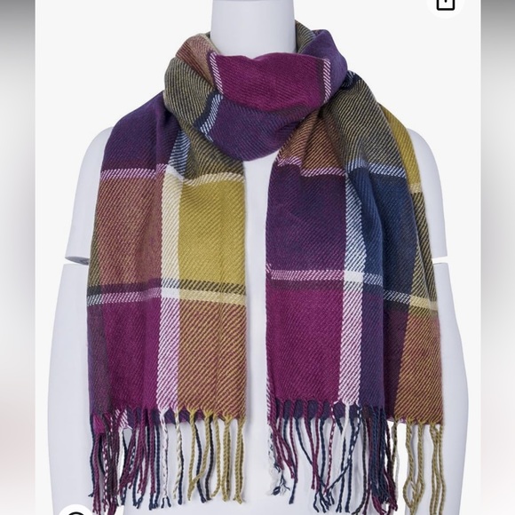 NWOT Woman’s Long Plaid Blanket Scarf - Picture 2 of 7